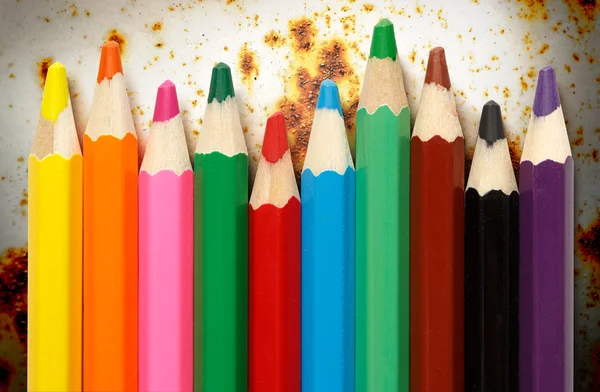 Παλέτα από πολύχρωμα μολύβια για τα παιδιά — Φωτογραφία Αρχείου