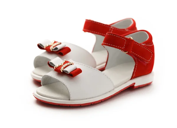 Vrouwelijke rode en witte sandalen — Stockfoto