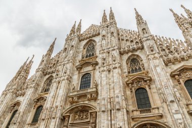 Duomo Katedrali Milan Önden Görünüm