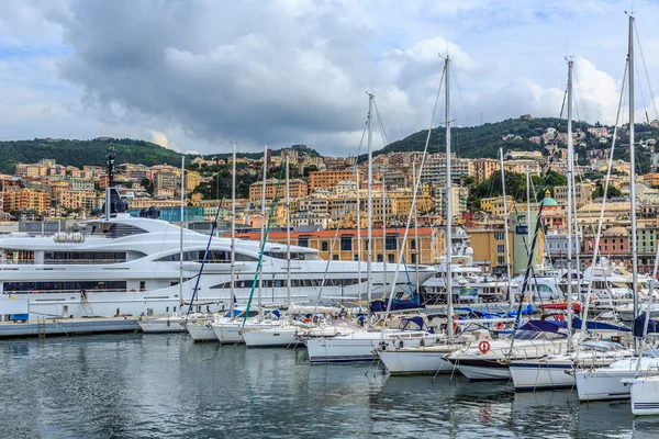 Porto de Génova vista mar com iates — Fotografia de Stock