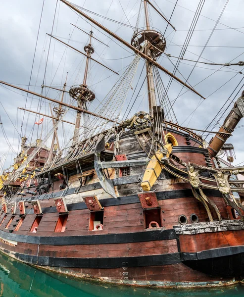 Barco pirata de madera en Génova — Foto de Stock