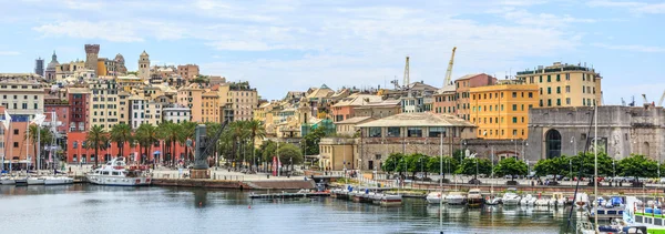 Port de Gênes vue mer — Photo