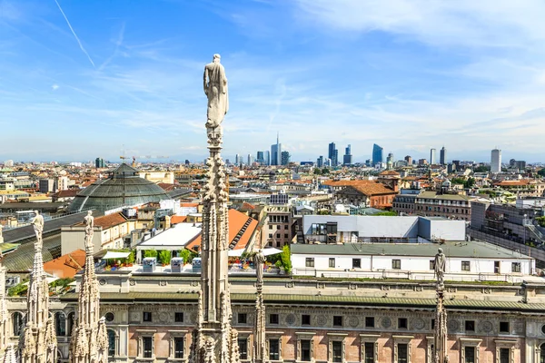 Вид с крыши Дуомо в Милане — стоковое фото