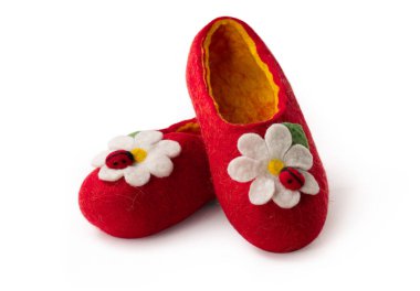 Beyaz arka planda, yakın planda terlikleri hissettim.