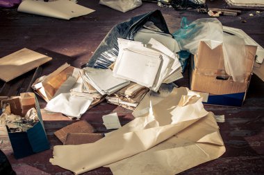 plastik torba ile dağınık bir yer