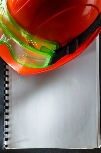 Goggles and red helmet — Stock Photo, Image