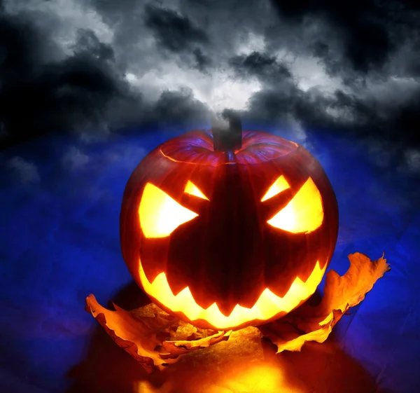 Angry halloween pumpkin — Stock Photo, Image