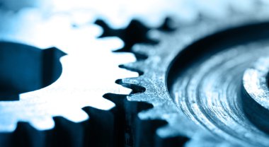 üç çelik cogwheels
