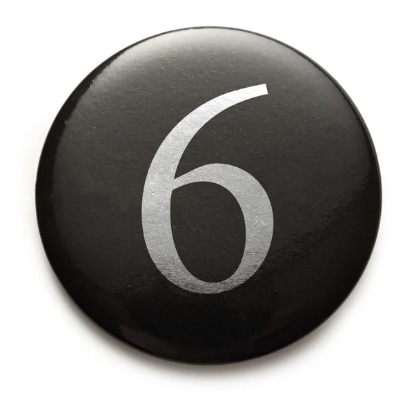Numero 6 bianco sul distintivo nero — Foto Stock