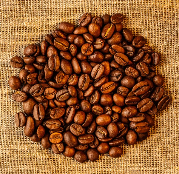 Κόκκους καφέ στο σάκο — Φωτογραφία Αρχείου