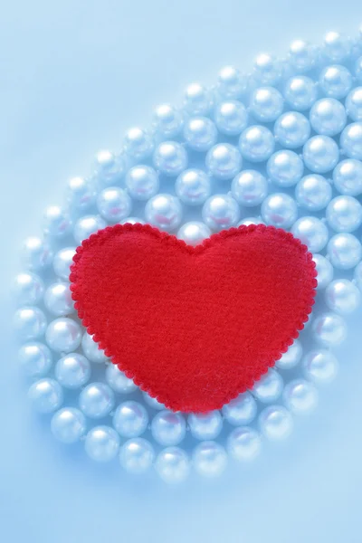 Heart on pearl necklace — Stock Photo, Image