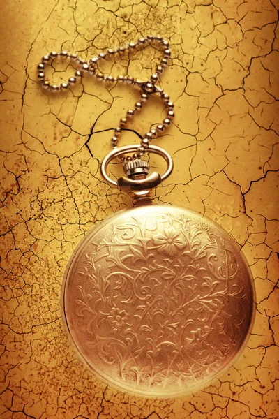 Orologio da tasca dorato con catena — Foto Stock