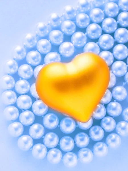 Golden heart on pearls — Stock Photo, Image