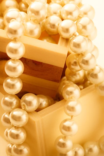 Chest with  pearl necklace — Stock Photo, Image