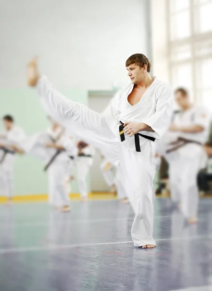 Lección en escuela de karate — Foto de Stock