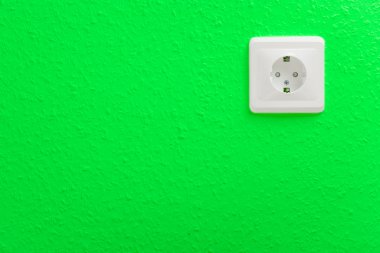 Tek elektrik prizine fiş ile