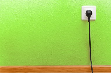 Tek elektrik prizine fiş ile