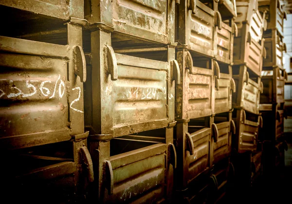 Gamla metall lådor — Stockfoto