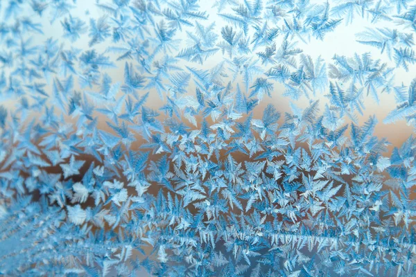 Glanzende winter raamdecoratie ijs — Stockfoto