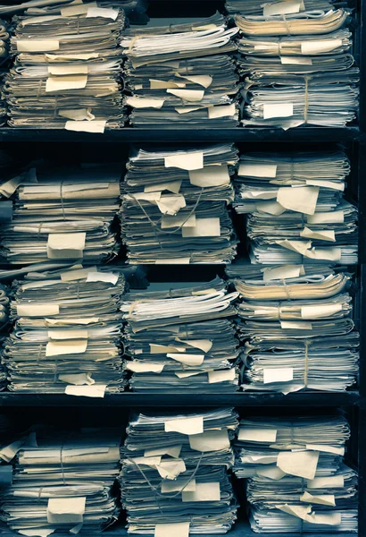 Documentos en papel apilados en archivo — Foto de Stock