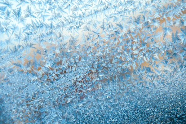 Finestra invernale lucida decorazione ghiaccio — Foto Stock