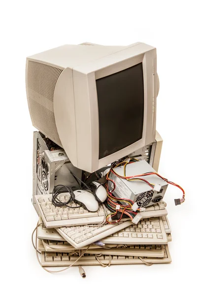 Vecchio monitor e tastiere per computer — Foto Stock