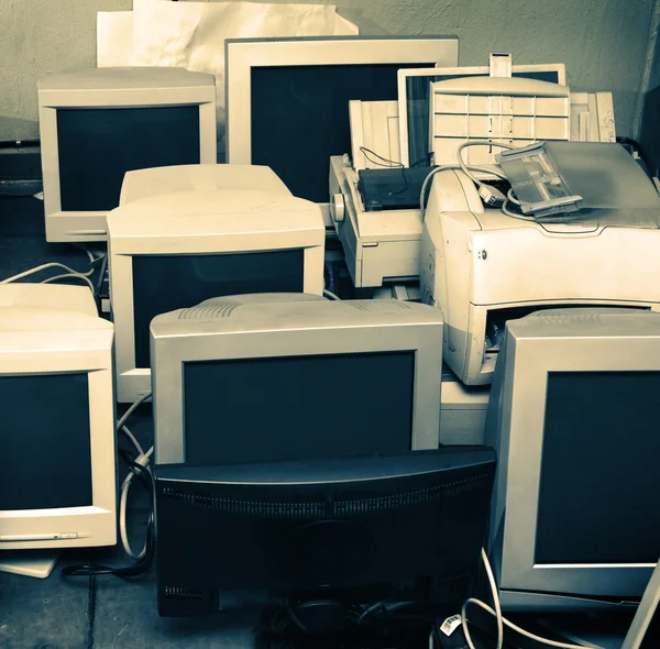 Monitores de computador antigos — Fotografia de Stock