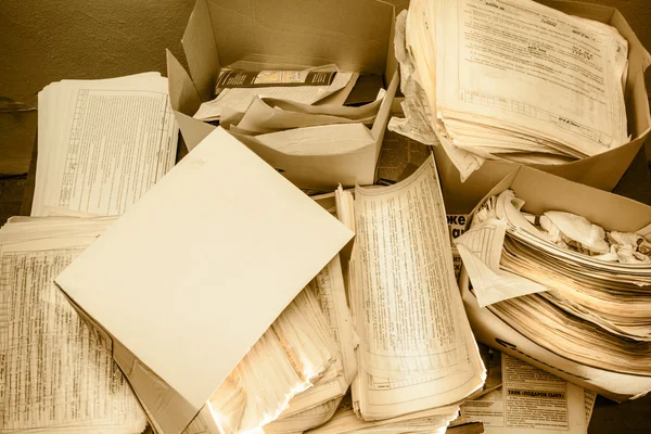 Documentos de papel sujos bagunçados — Fotografia de Stock