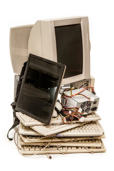 Antiguo monitor de ordenador y teclados — Foto de Stock