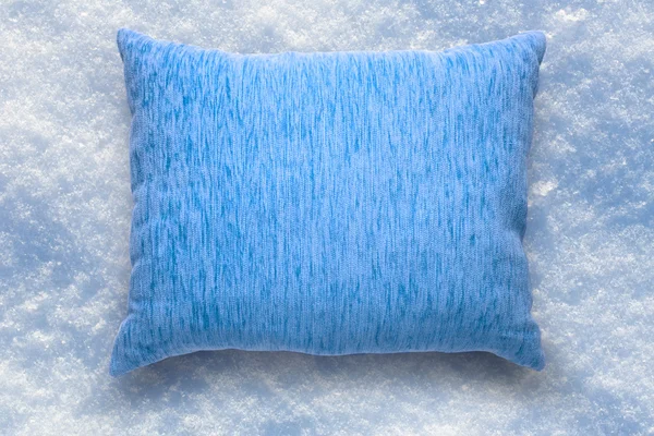 柔らかい空白青い枕 — ストック写真