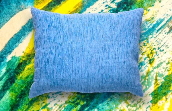 Мягкая голубая подушка — стоковое фото