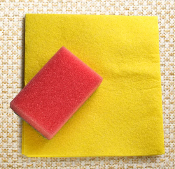 Žluté prachovku a červenou houbou — Stock fotografie