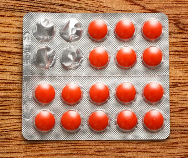 Embalagem de comprimidos vermelhos — Fotografia de Stock