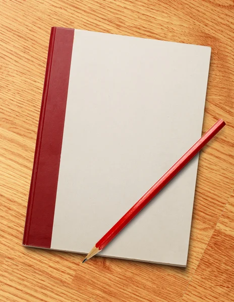 Caderno com lápis vermelho — Fotografia de Stock