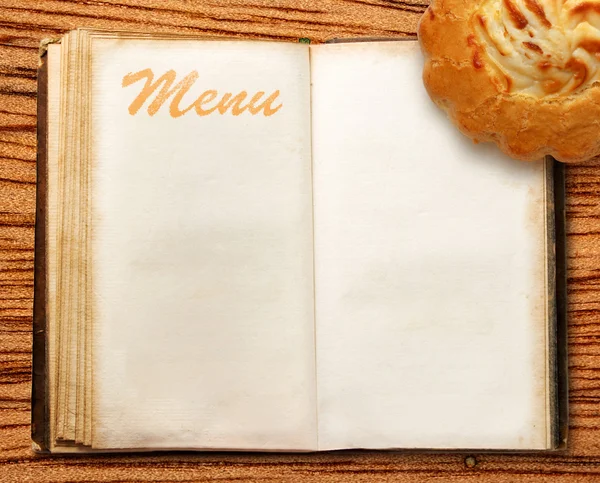 Buku menu dengan kue — Stok Foto
