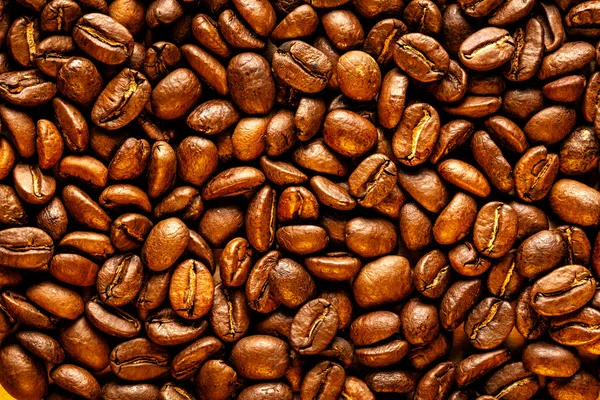 Braune Kaffeebohnen als Hintergrund — Stockfoto