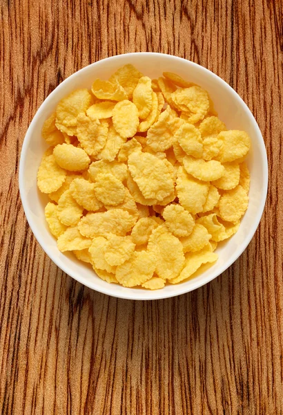 Cornflakes in de witte kom — Stockfoto