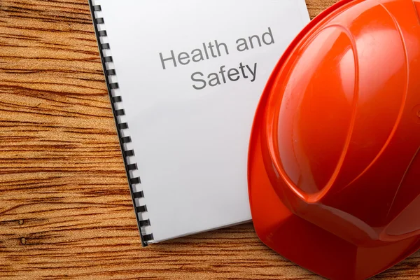 Registro de salud y seguridad con casco — Foto de Stock