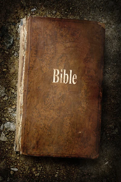 Vieux livre de bible — Photo