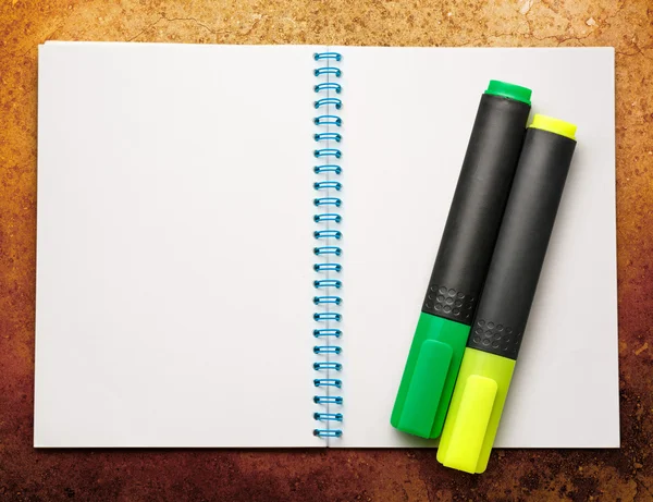 Κενό Ανοίξτε το σημειωματάριο με δείκτες — Φωτογραφία Αρχείου