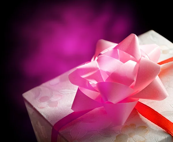 Gift box with a bow — Stock Photo, Image