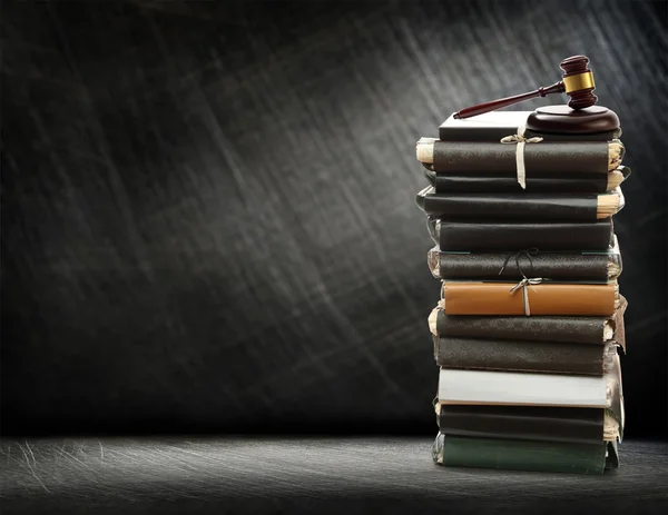 Od paper folders and gavel — Stock Photo, Image