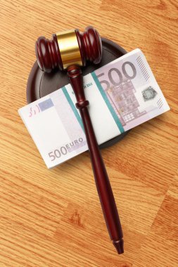 hakimin tokmak ve para