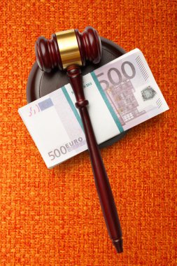 hakimin tokmak ve para