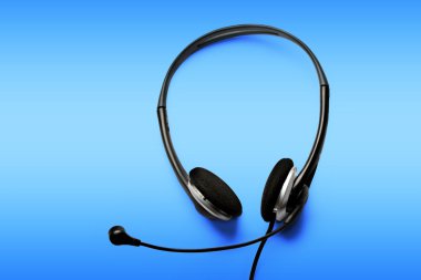 Siyah kulaklık kulaklık