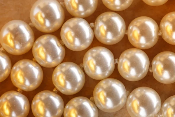 Montón de perlas en color cálido —  Fotos de Stock