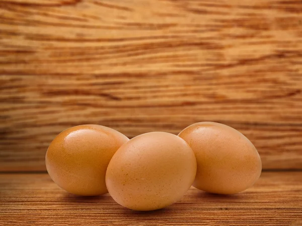 Tre hela ägg — Stockfoto