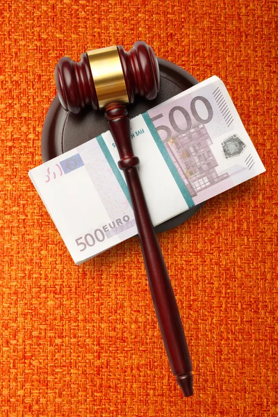 hakimin tokmak ve para