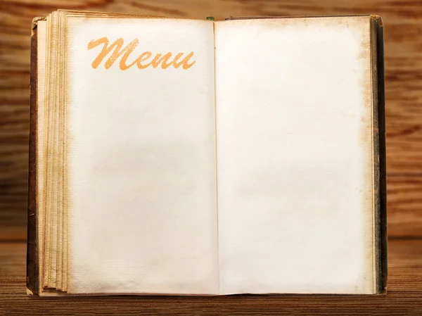 Um livro de menu vintage em branco aberto — Fotografia de Stock