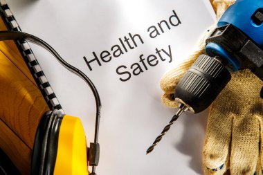 Matkap, earphones ve eldiven